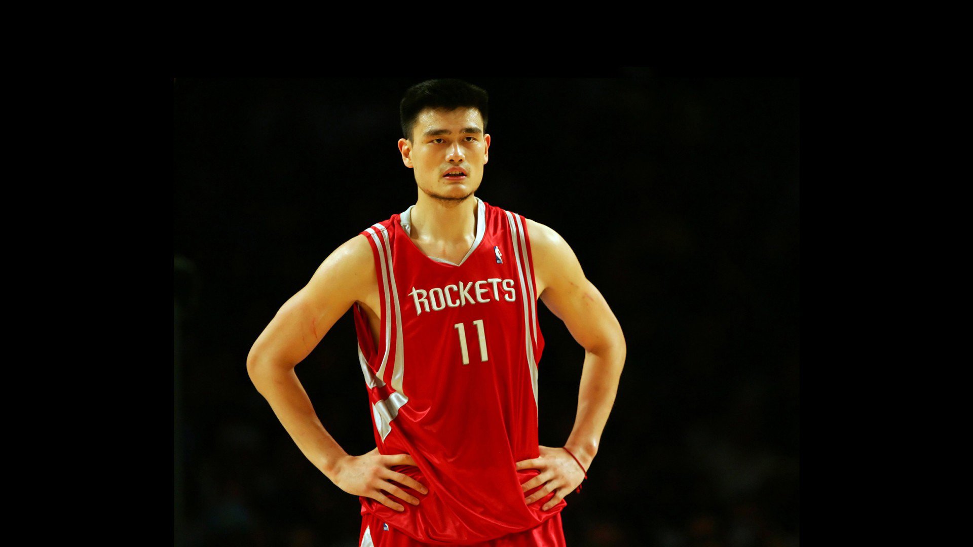 街道缠斗与球场刺刀，当F1的肾上腺素注入NBA，黄蜂如何超车马刺？